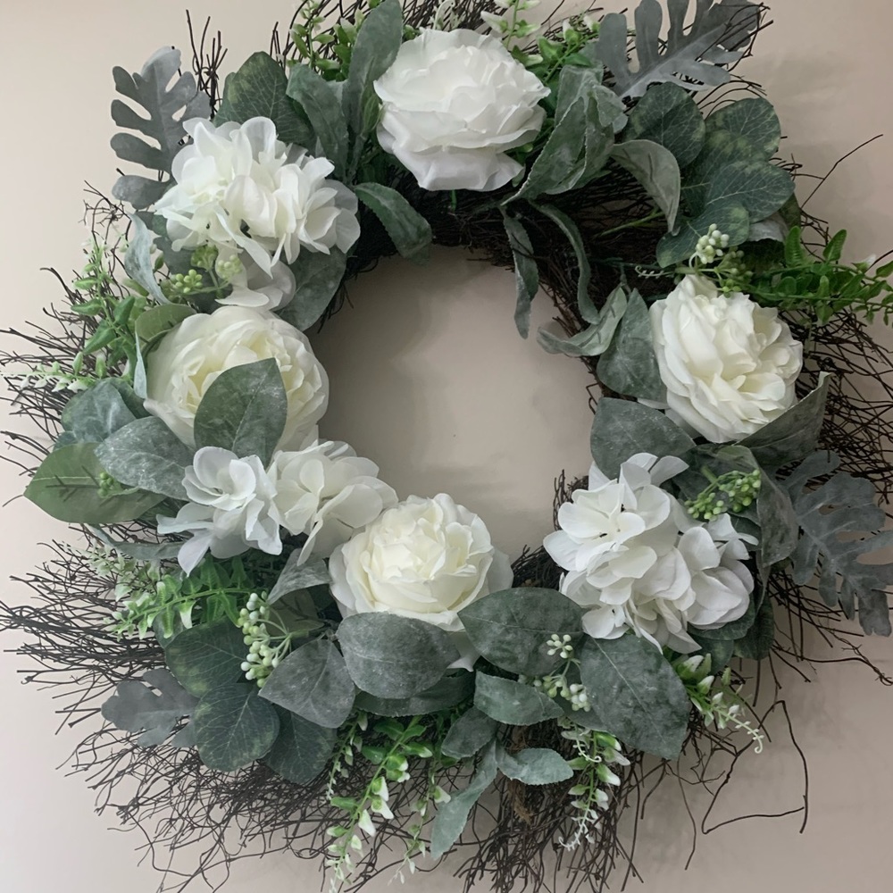 Wreath with white roses